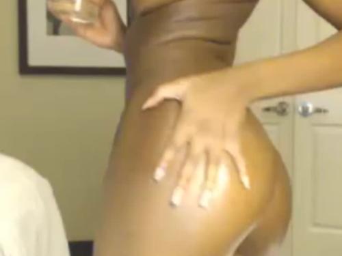 Sexy hot black girl playng with her pussy and ass